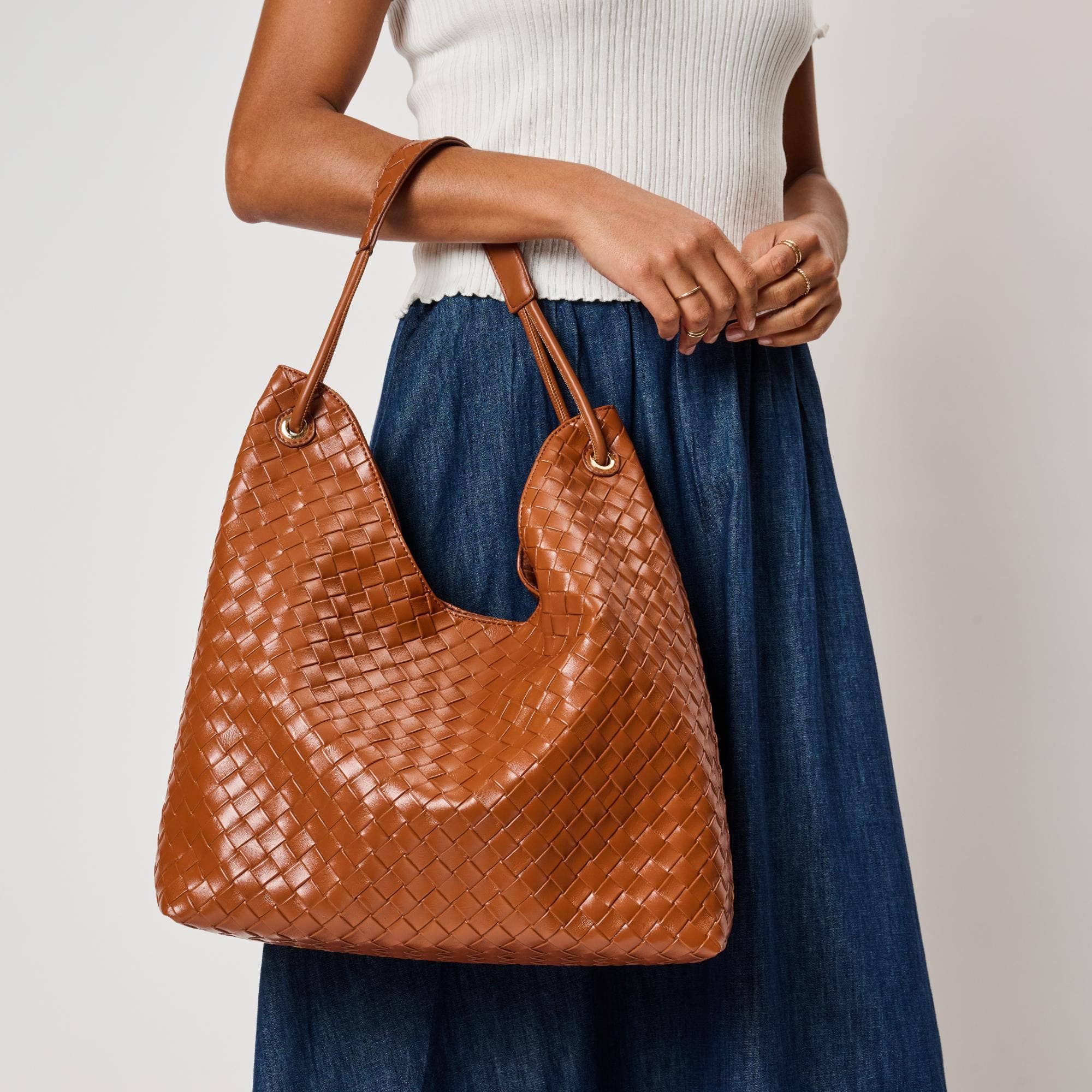 Ezia Hobo