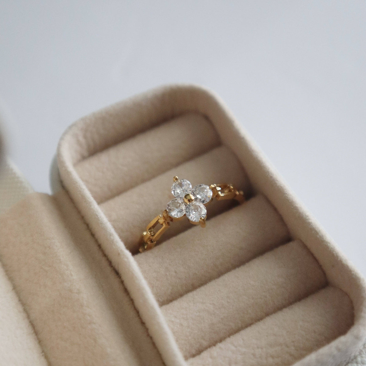 Clover Ring