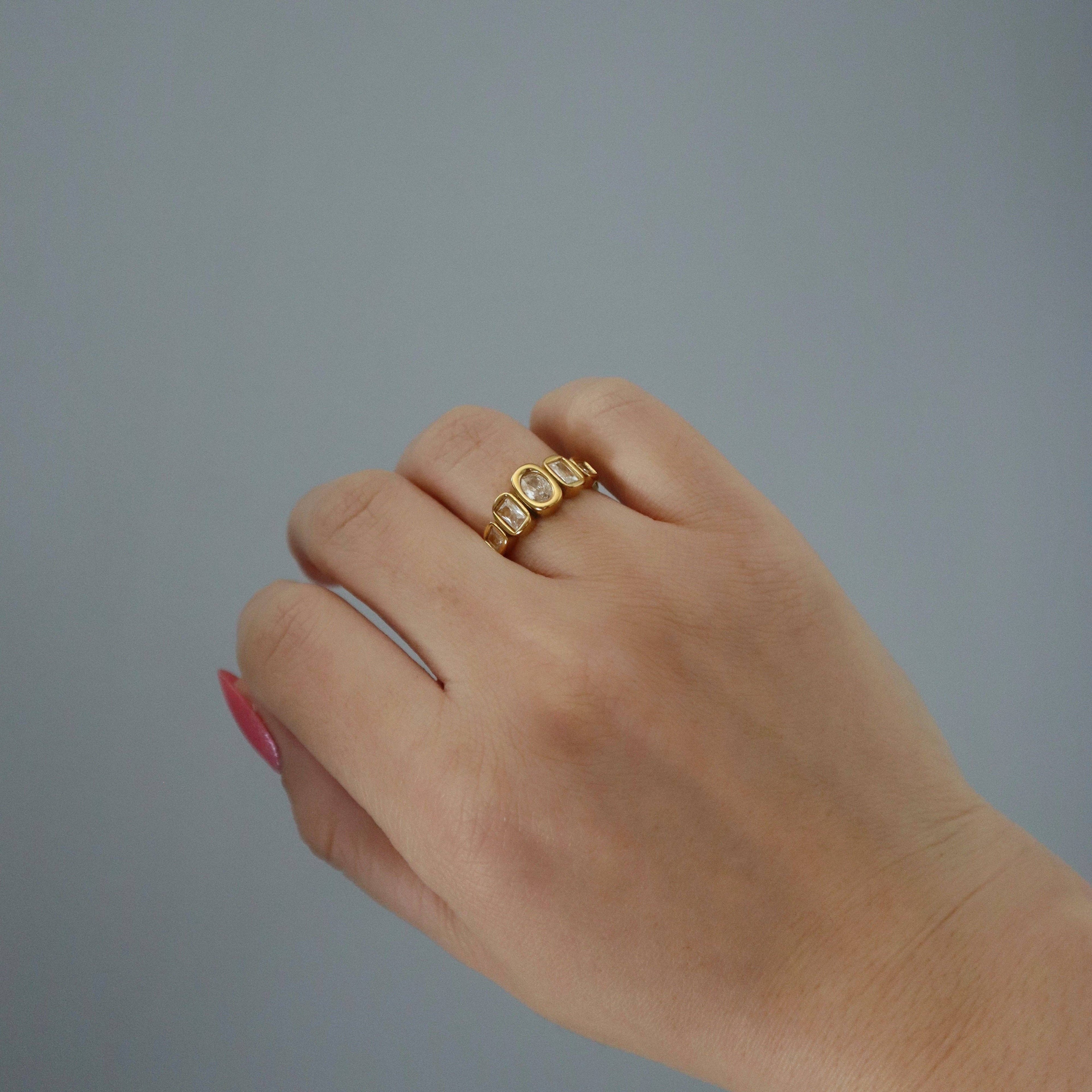 Janelle Ring