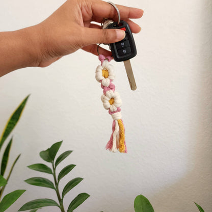 Macrame Daisy Keychain
